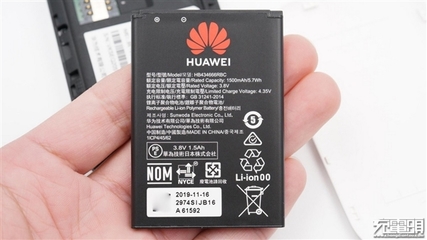 华为随行Wi-Fi 3拆解 可换电池设计，揭秘罕见SLC闪存与精细化硬件结构